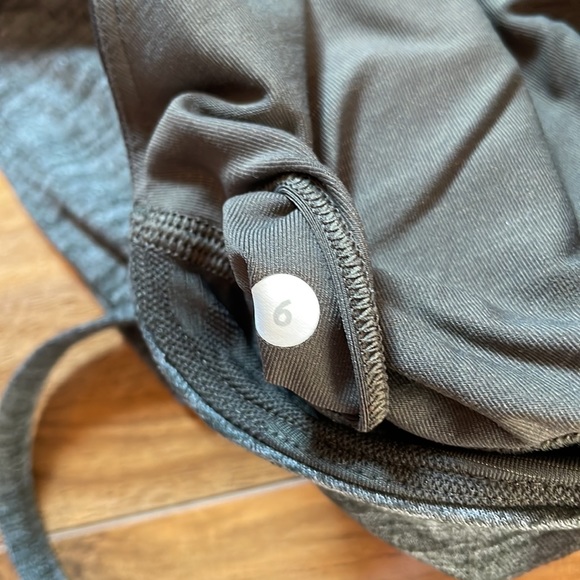 Size 6 Lululemon fitted tank - Picture 8 of 8